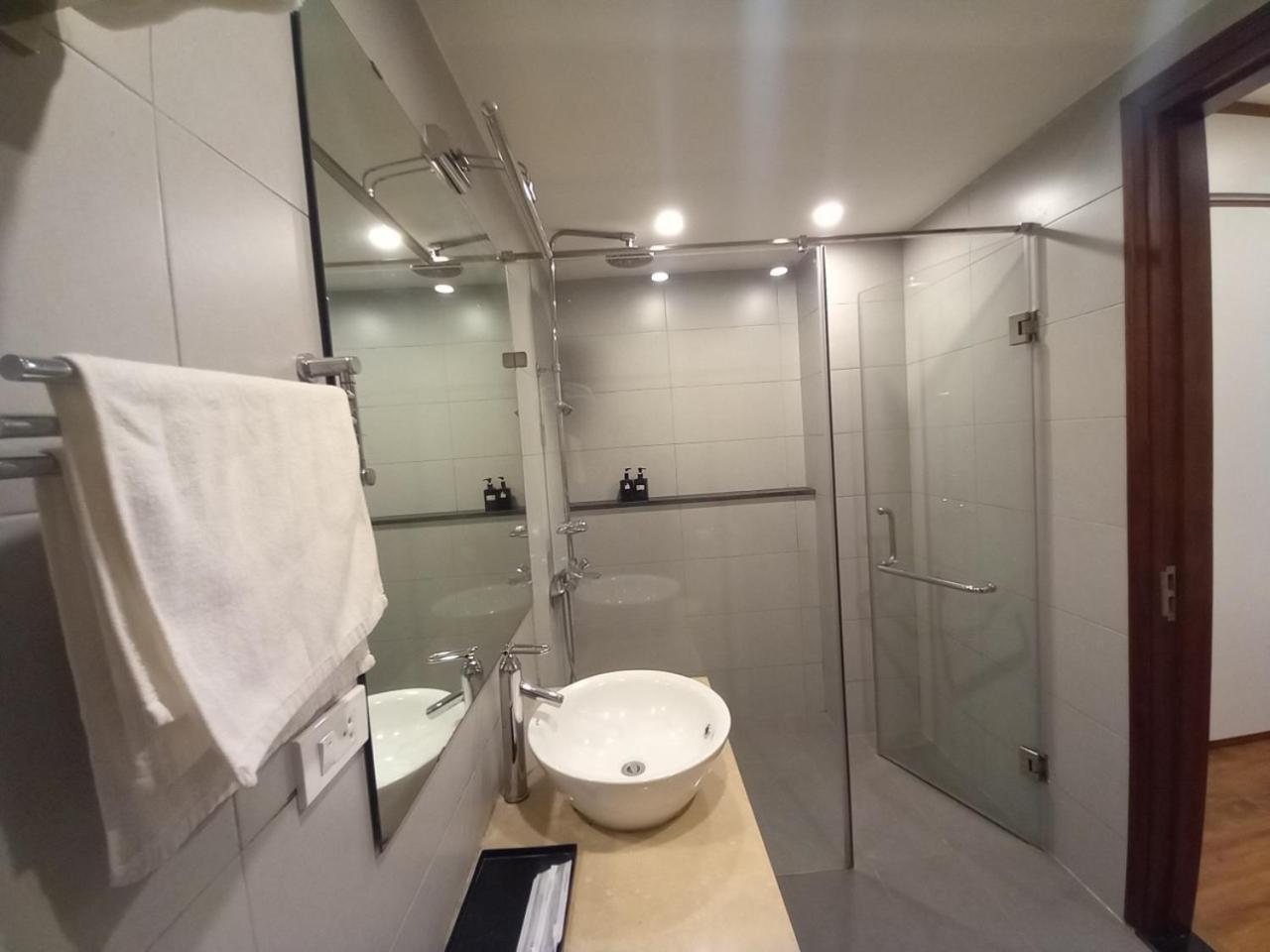 Luxe Paradise Residence Trinh Cong Son Hanoi Exterior photo